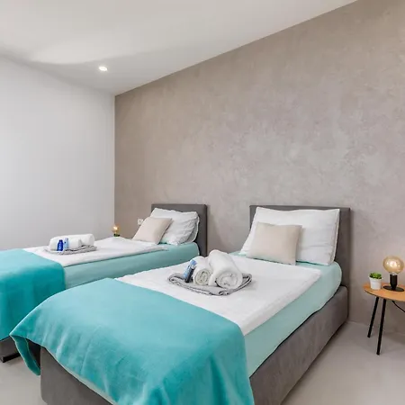 Adora For 6 People In With Private Pool & Children Playground * Pula
