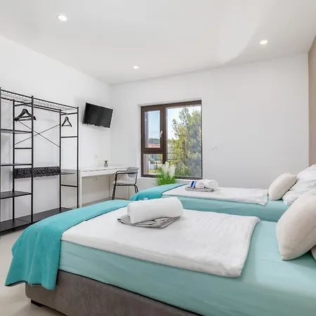 Adora For 6 People In With Private Pool & Children Playground * Pula