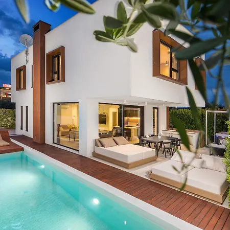 Adora For 6 People In With Private Pool & Children Playground Villa *