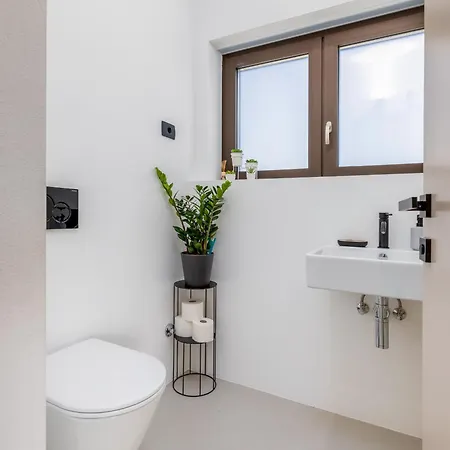 Adora For 6 People In With Private Pool & Children Playground Willa Pula