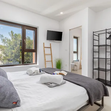 Adora For 6 People In With Private Pool & Children Playground Willa