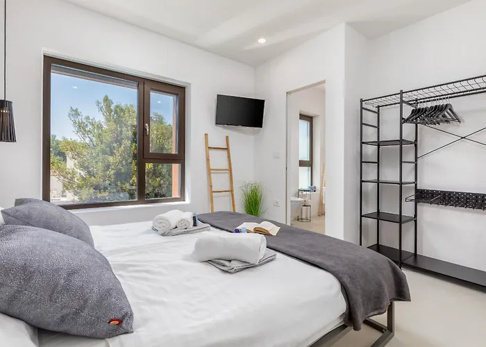 Adora For 6 People In With Private Pool & Children Playground Βίλα