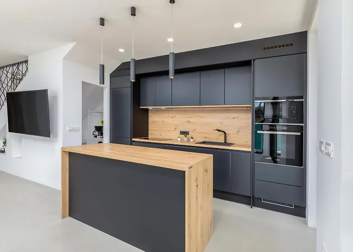 Adora For 6 People In With Private Pool & Children Playground Βίλα Πούλα