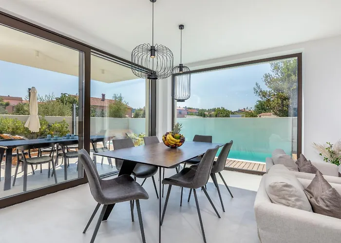 Βίλα Adora For 6 People In With Private Pool & Children Playground Πούλα