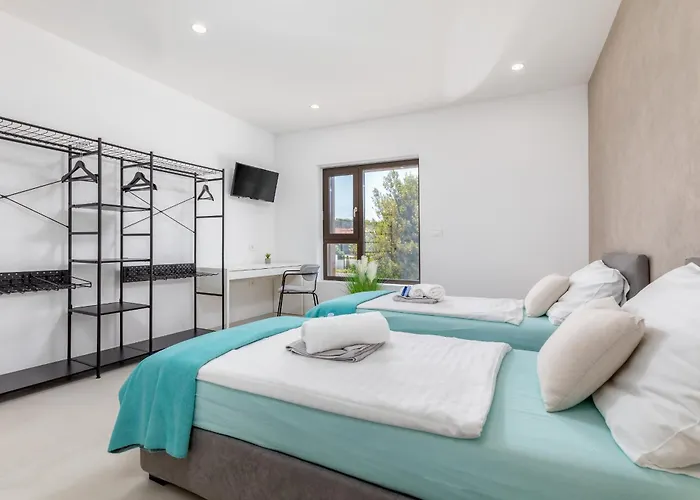 Adora For 6 People In With Private Pool & Children Playground * Πούλα