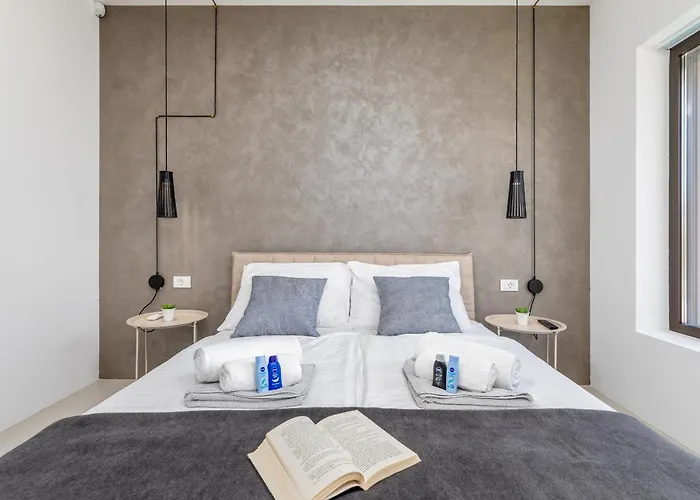 Adora For 6 People In With Private Pool & Children Playground Βίλα *