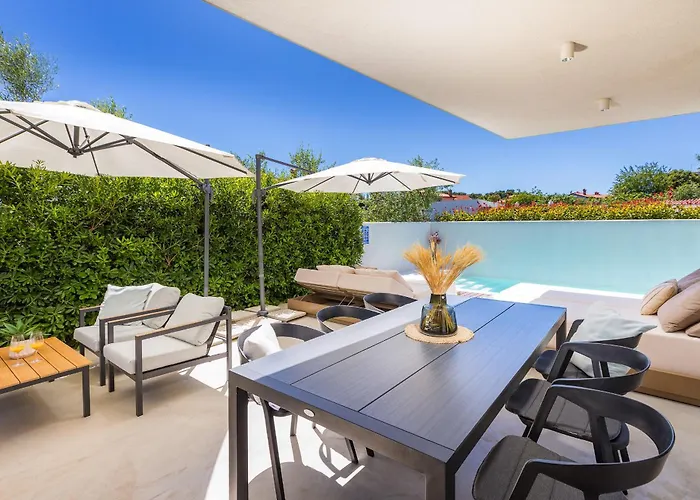 Adora For 6 People In With Private Pool & Children Playground Πούλα