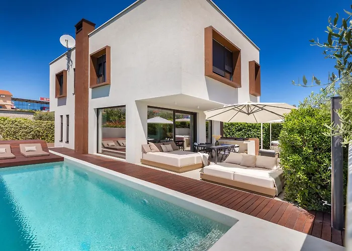 Adora For 6 People In With Private Pool & Children Playground Βίλα