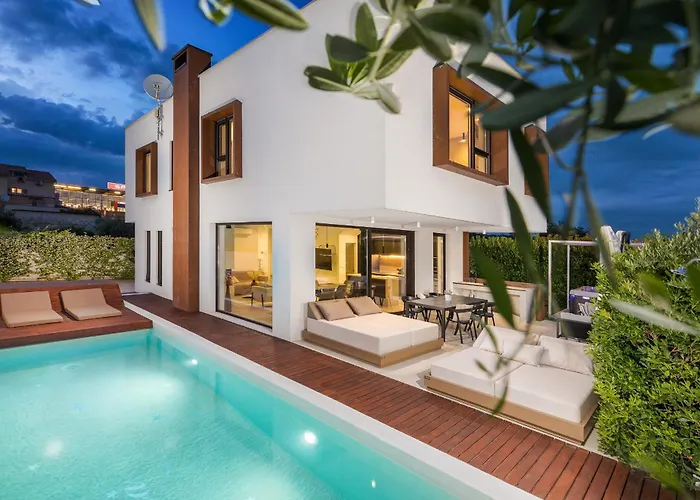 Adora For 6 People In With Private Pool & Children Playground Βίλα *