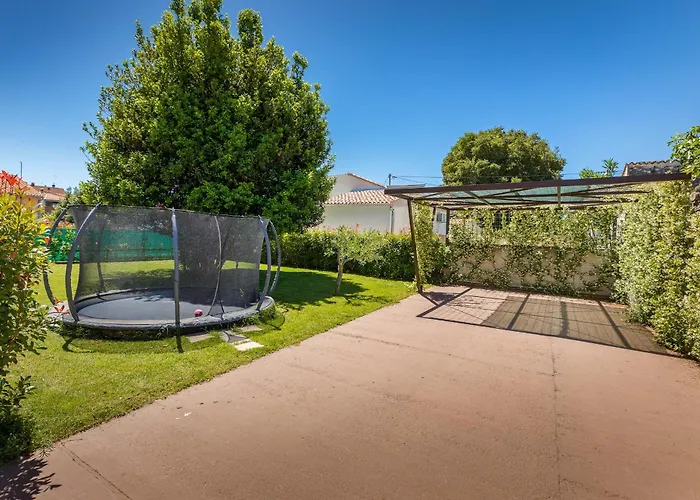 Adora For 6 People In With Private Pool & Children Playground Βίλα *